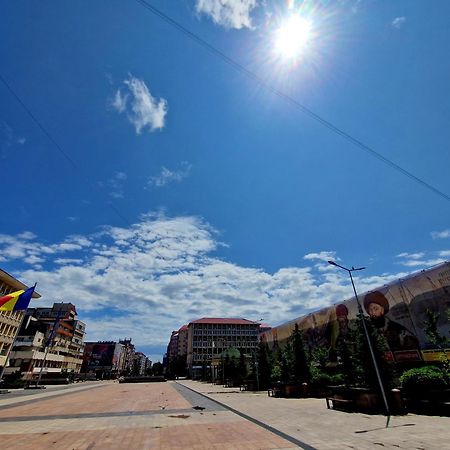 Cozy Appartment In The Center Targoviste Bagian luar foto