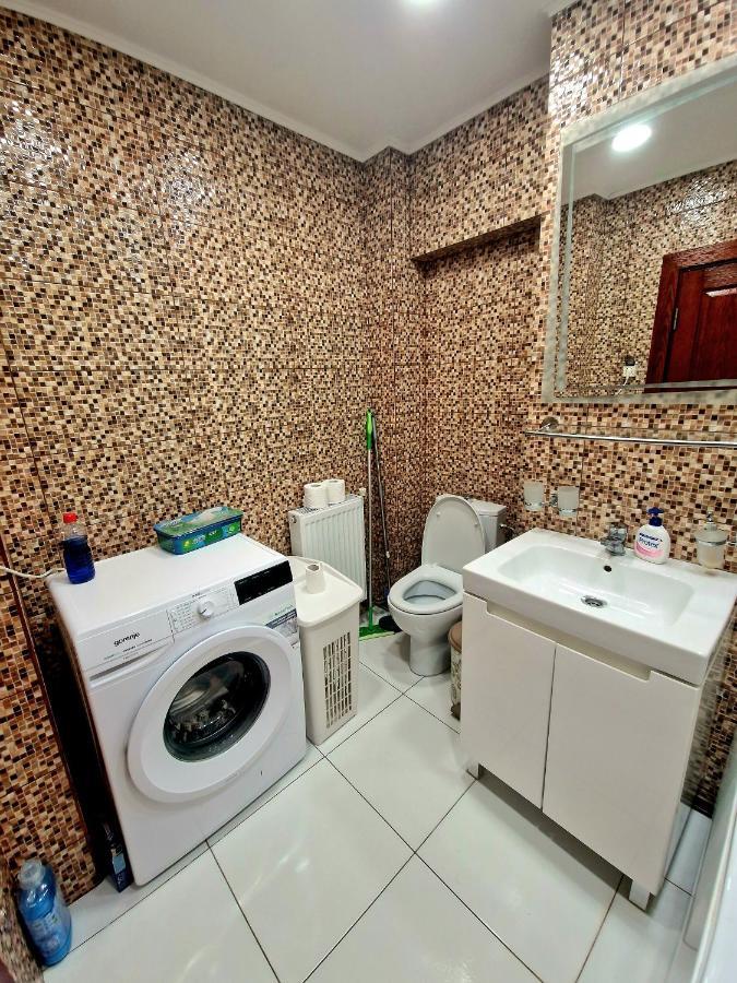 Cozy Appartment In The Center Targoviste Bagian luar foto